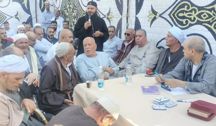 كاهن كنيسة يشارك في الجلسة العرفية كاهن كنيسة يشارك في الجلسة العرفية