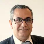 وقفة قصيرة عاطف حنا