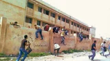 النط من سور المدرسة